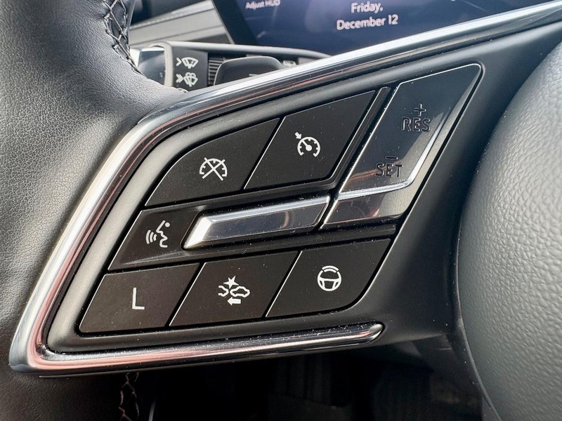 Buick Enclave Vehicle Full-screen Gallery Image 22