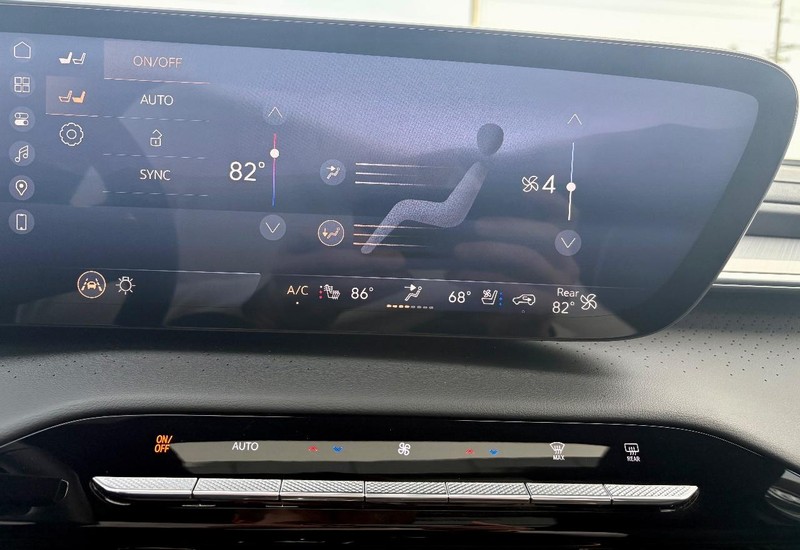 Buick Enclave Vehicle Full-screen Gallery Image 27