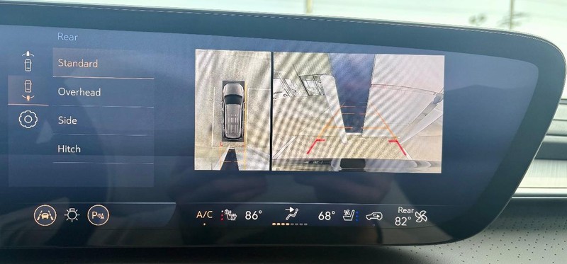 Buick Enclave Vehicle Full-screen Gallery Image 28