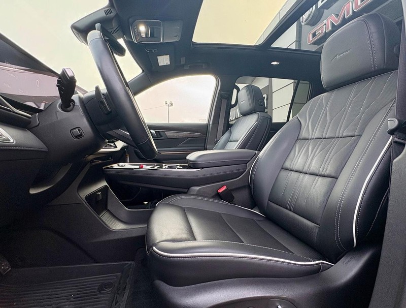 Buick Enclave Vehicle Full-screen Gallery Image 30