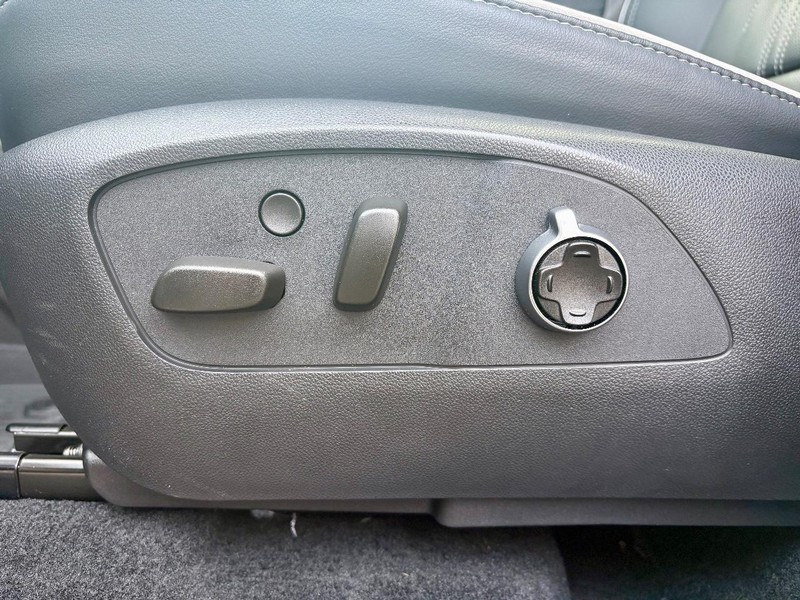 Buick Enclave Vehicle Full-screen Gallery Image 31