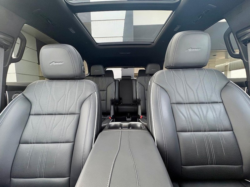 Buick Enclave Vehicle Full-screen Gallery Image 32