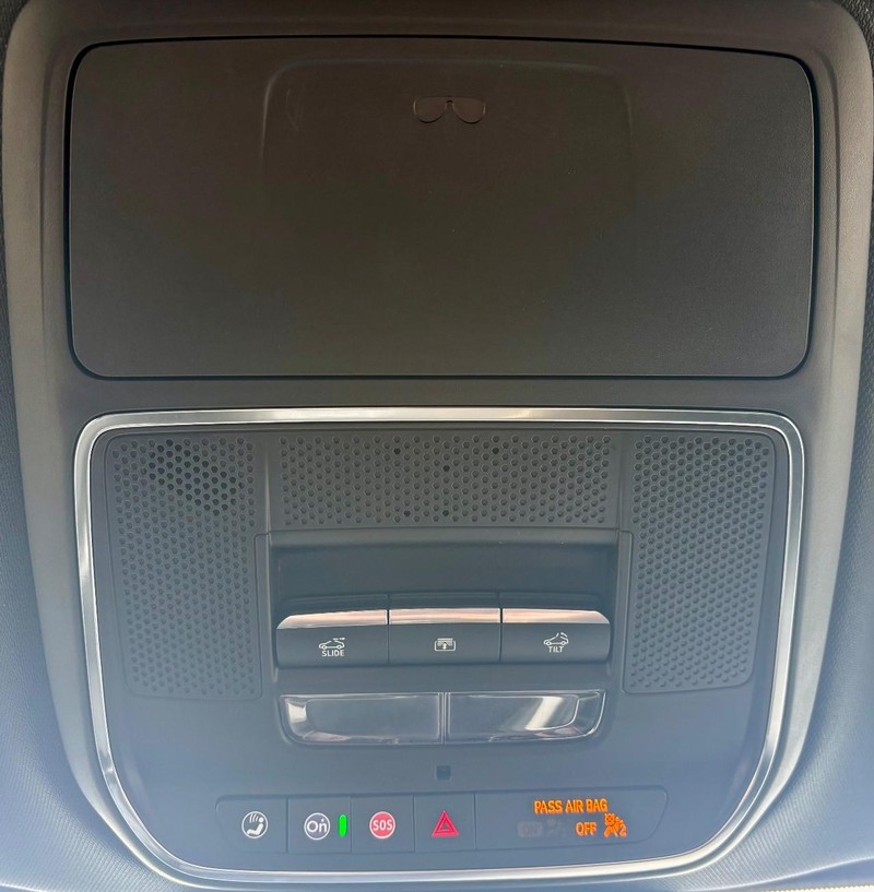 Buick Enclave Vehicle Full-screen Gallery Image 34