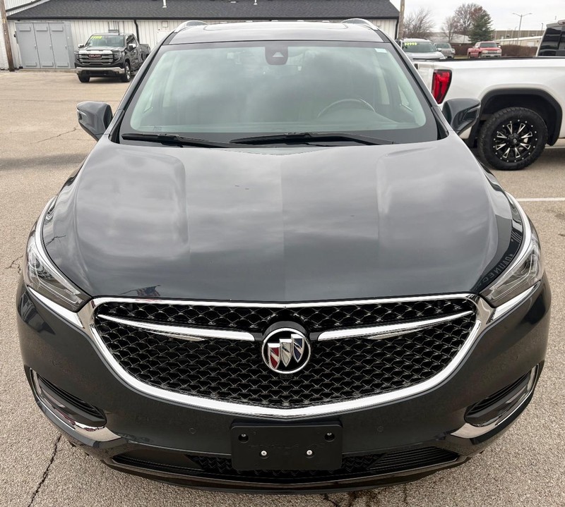 Buick Enclave Vehicle Full-screen Gallery Image 02