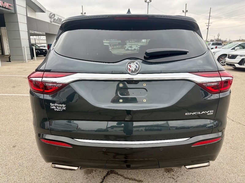 Buick Enclave Vehicle Full-screen Gallery Image 05