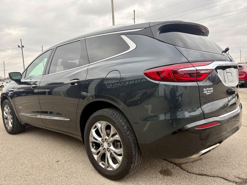 Buick Enclave Vehicle Full-screen Gallery Image 08