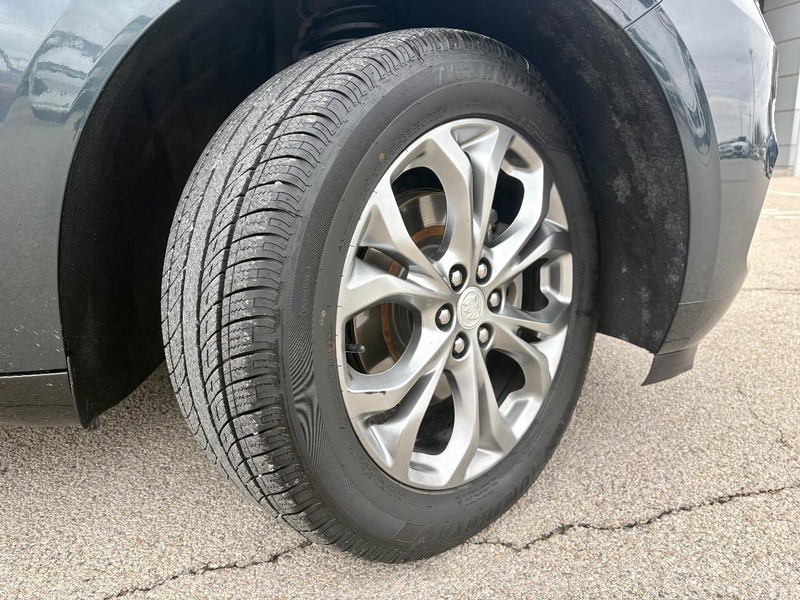 Buick Enclave Vehicle Full-screen Gallery Image 11