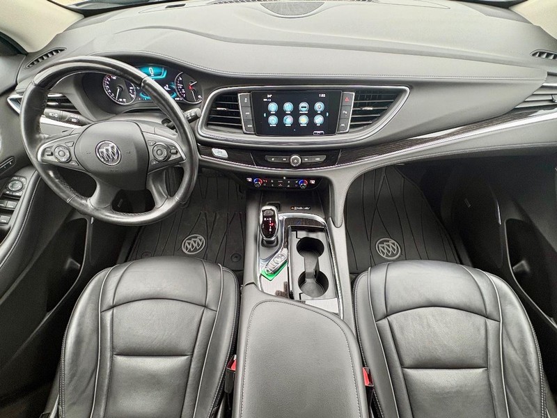 Buick Enclave Vehicle Full-screen Gallery Image 13