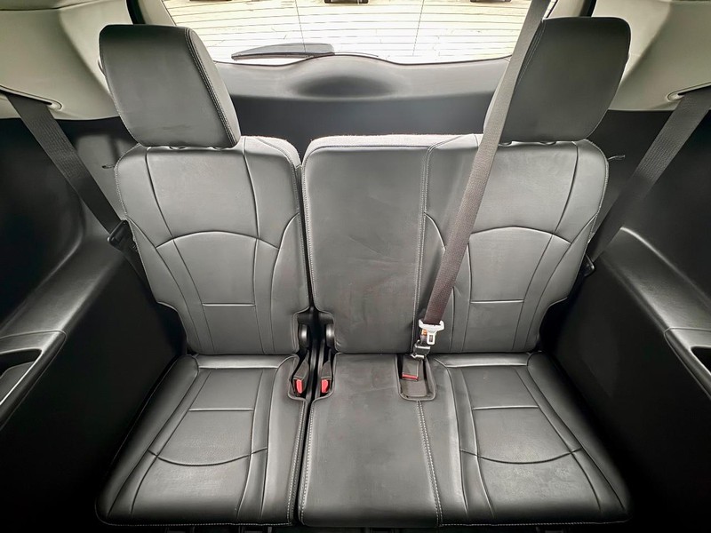 Buick Enclave Vehicle Full-screen Gallery Image 14