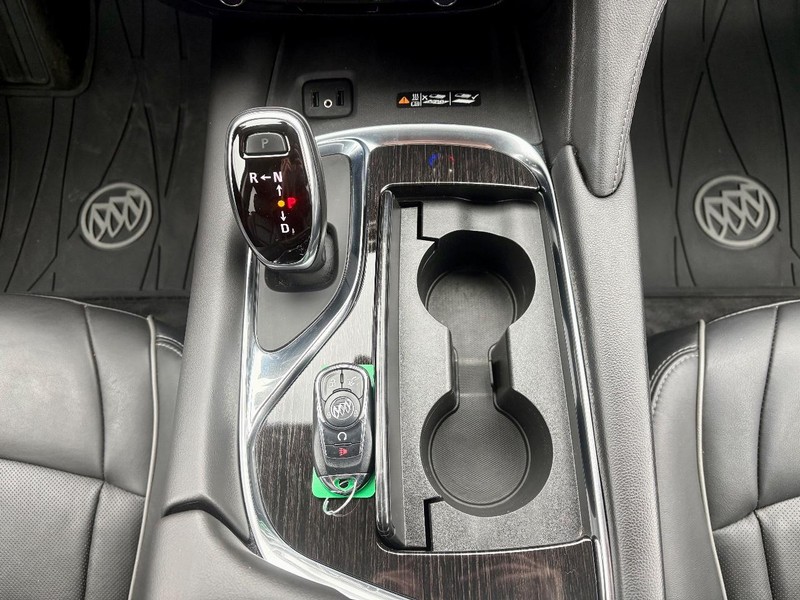 Buick Enclave Vehicle Full-screen Gallery Image 17