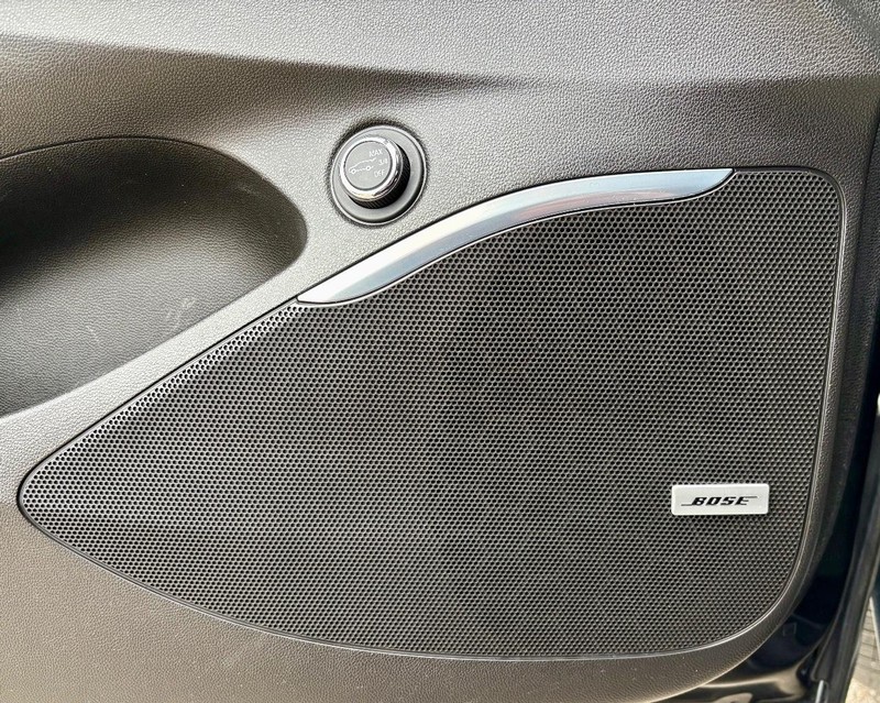 Buick Enclave Vehicle Full-screen Gallery Image 20