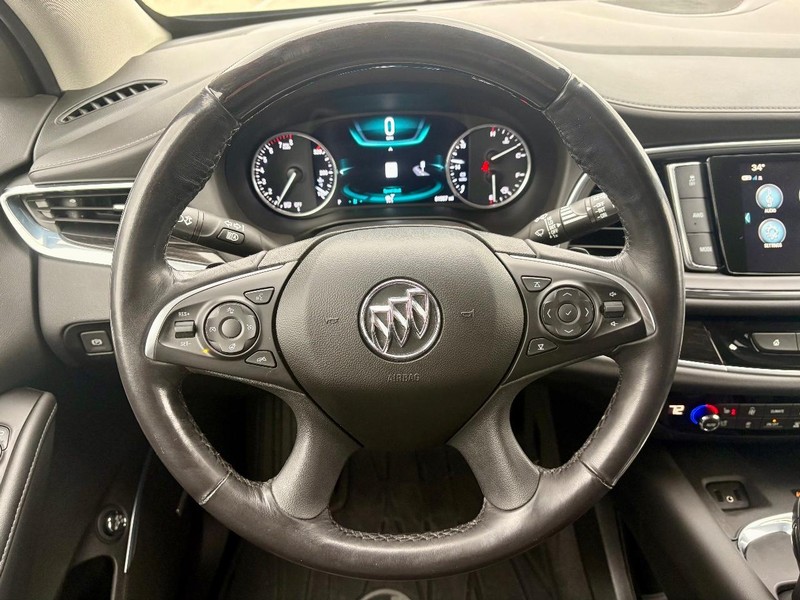 Buick Enclave Vehicle Full-screen Gallery Image 22