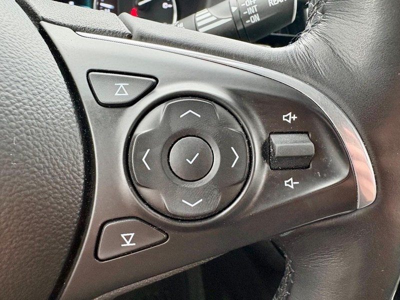 Buick Enclave Vehicle Full-screen Gallery Image 24