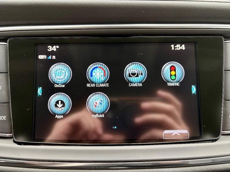 Buick Enclave Vehicle Full-screen Gallery Image 28