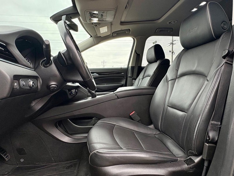 Buick Enclave Vehicle Full-screen Gallery Image 31