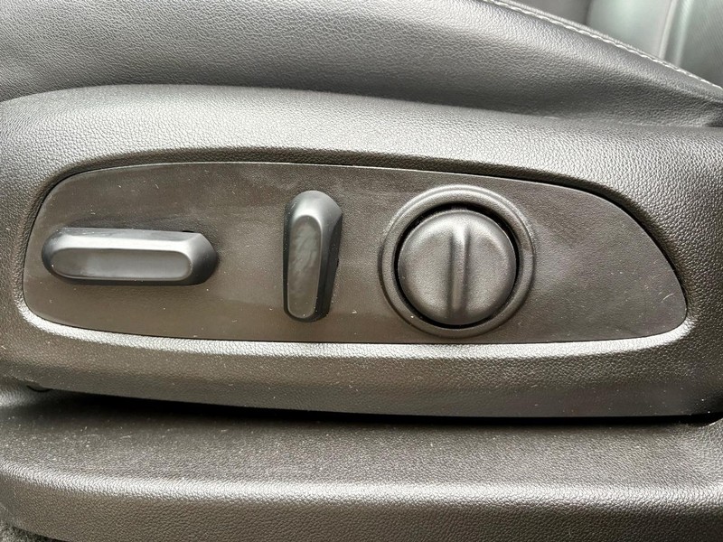 Buick Enclave Vehicle Full-screen Gallery Image 32