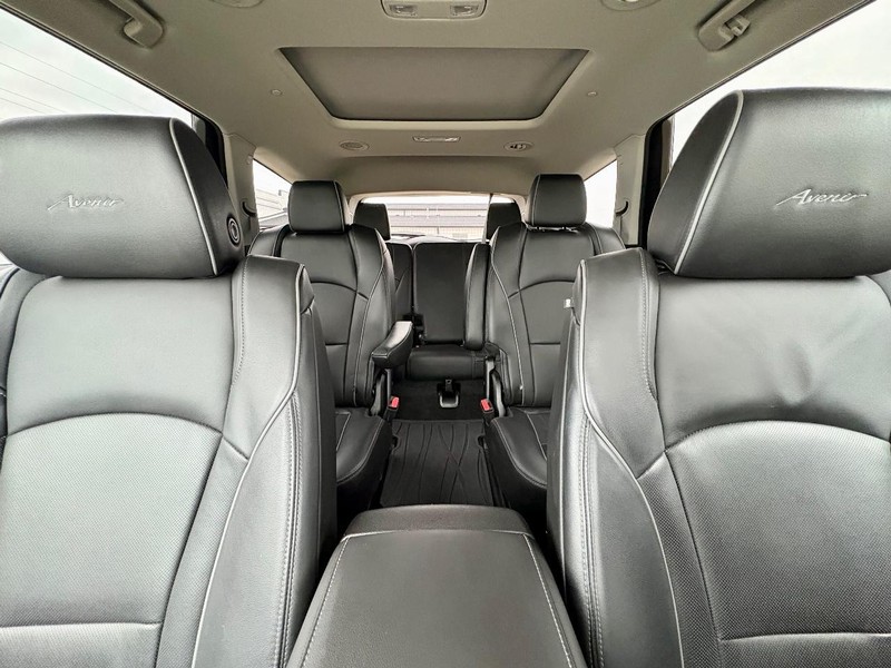 Buick Enclave Vehicle Full-screen Gallery Image 33