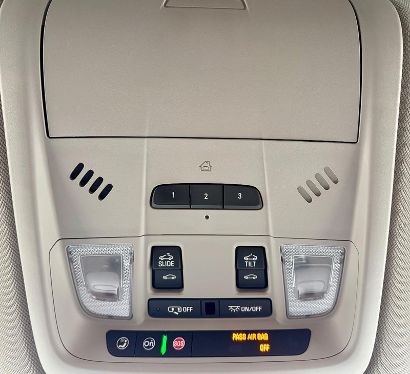 Buick Enclave Vehicle Full-screen Gallery Image 34