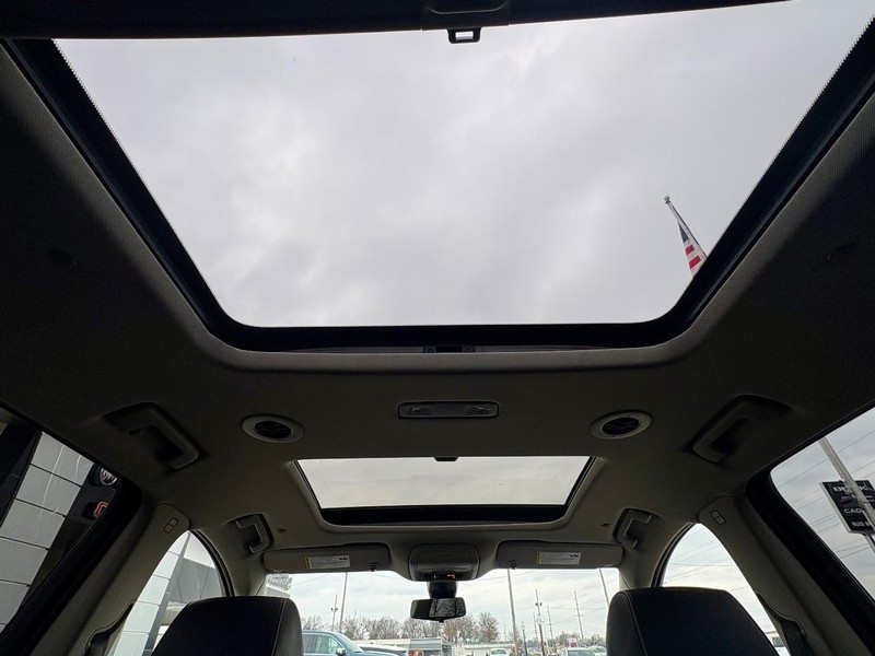 Buick Enclave Vehicle Full-screen Gallery Image 35