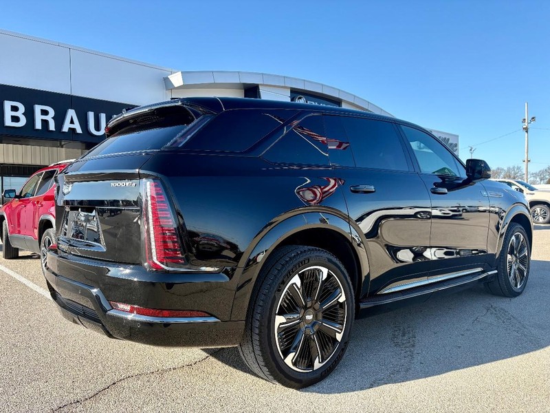 Cadillac Escalade IQ Vehicle Full-screen Gallery Image 03