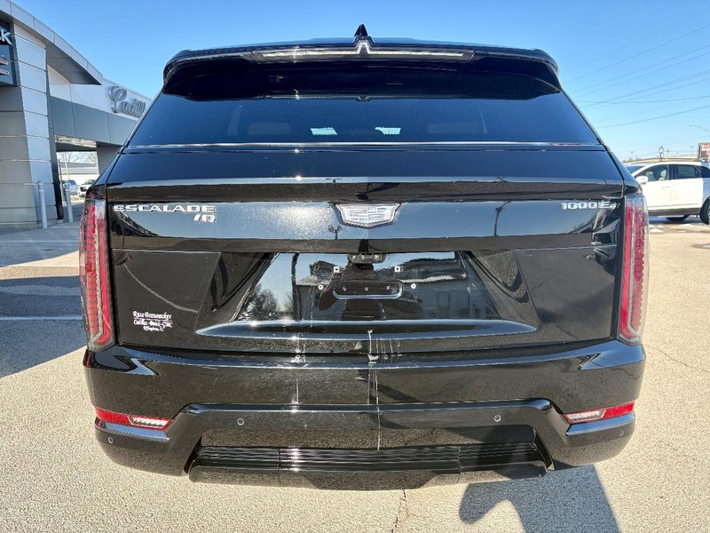 Cadillac Escalade IQ Vehicle Full-screen Gallery Image 04