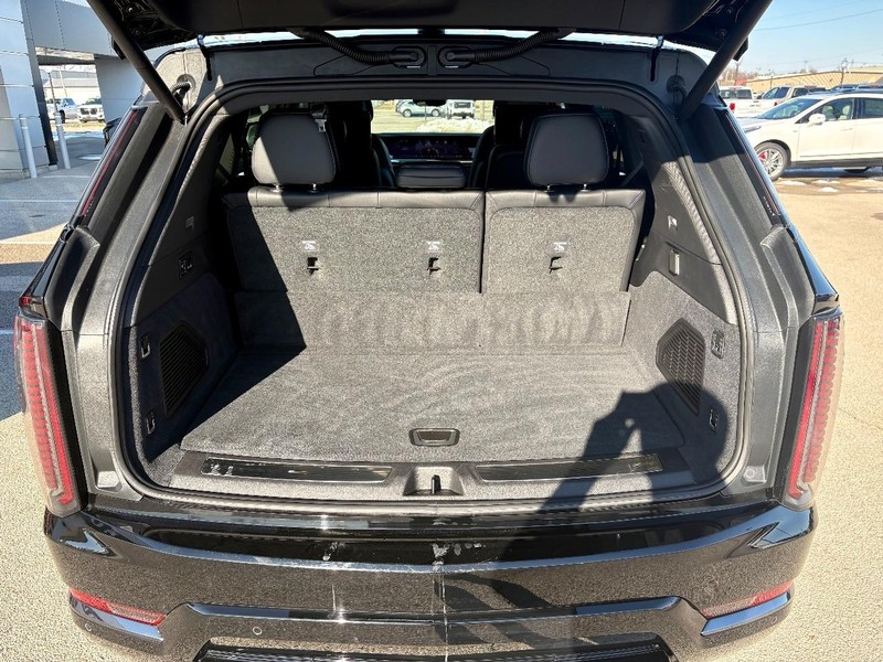 Cadillac Escalade IQ Vehicle Full-screen Gallery Image 05