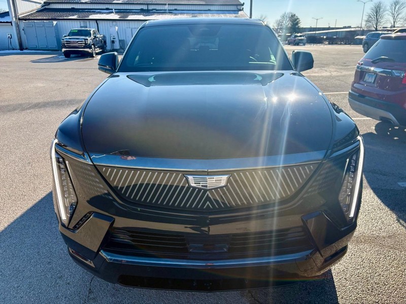 Cadillac Escalade IQ Vehicle Full-screen Gallery Image 09