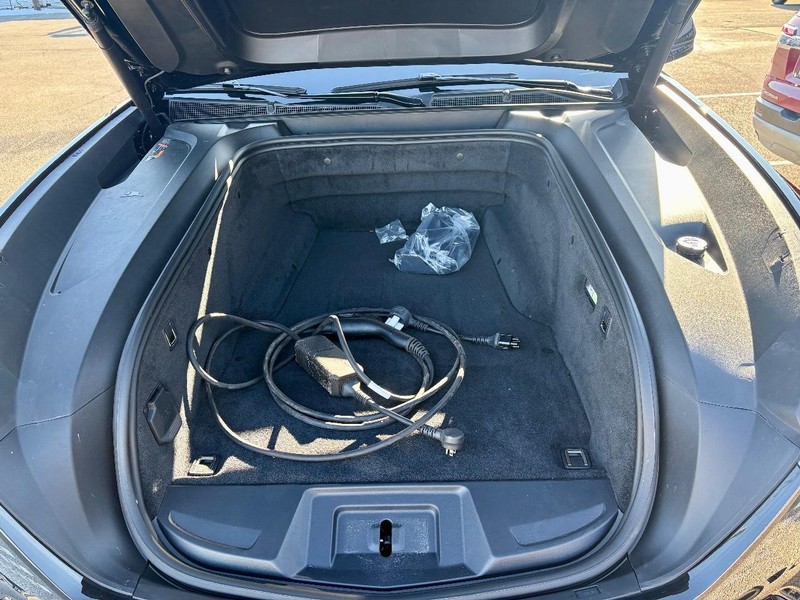 Cadillac Escalade IQ Vehicle Full-screen Gallery Image 10