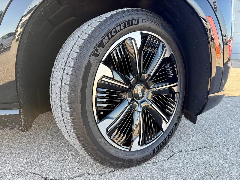 Cadillac Escalade IQ Vehicle Full-screen Gallery Image 11