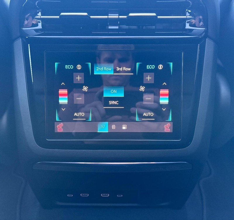 Cadillac Escalade IQ Vehicle Full-screen Gallery Image 13