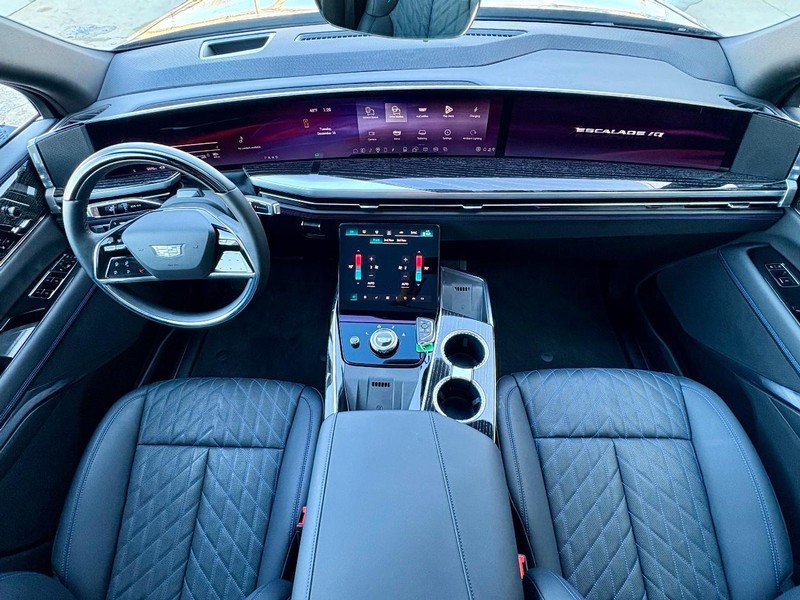 Cadillac Escalade IQ Vehicle Full-screen Gallery Image 16