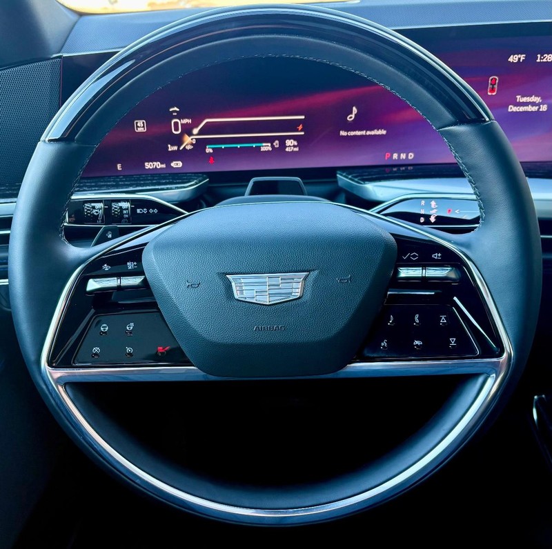 Cadillac Escalade IQ Vehicle Full-screen Gallery Image 22