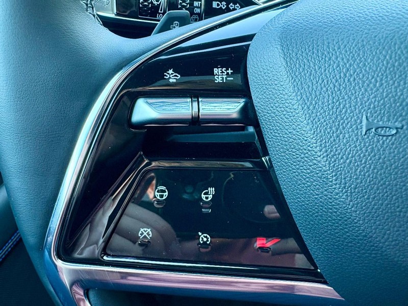 Cadillac Escalade IQ Vehicle Full-screen Gallery Image 23