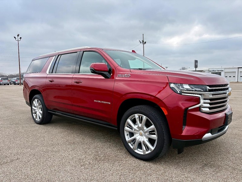 Chevrolet Suburban Vehicle Full-screen Gallery Image 02
