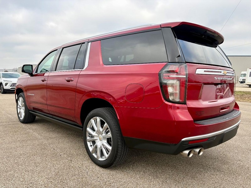 Chevrolet Suburban Vehicle Full-screen Gallery Image 08