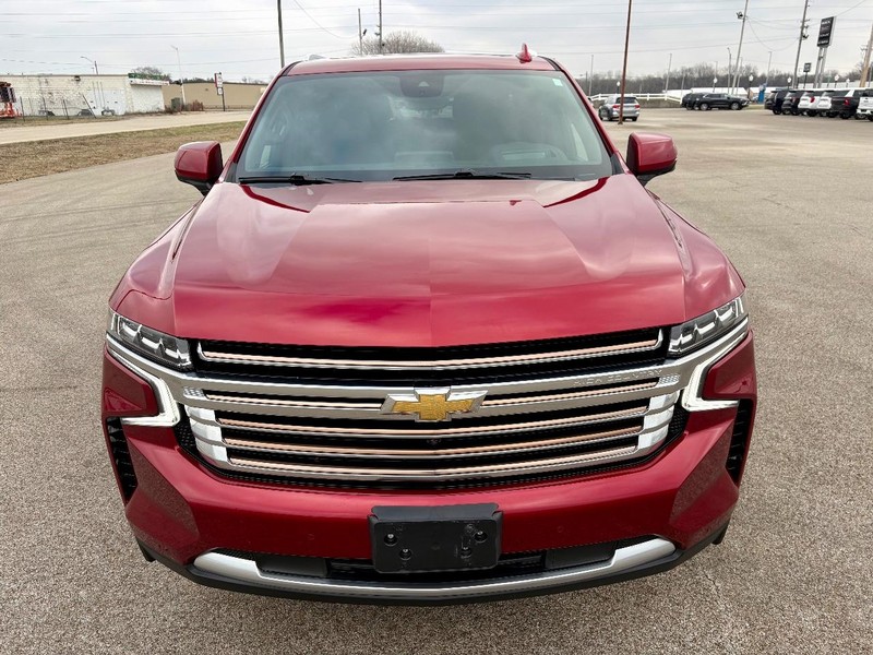 Chevrolet Suburban Vehicle Full-screen Gallery Image 10