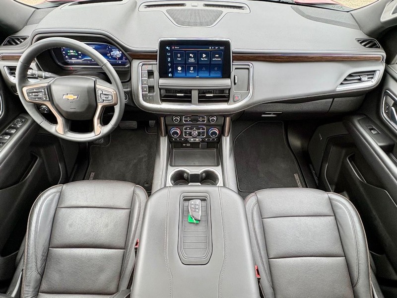 Chevrolet Suburban Vehicle Full-screen Gallery Image 16