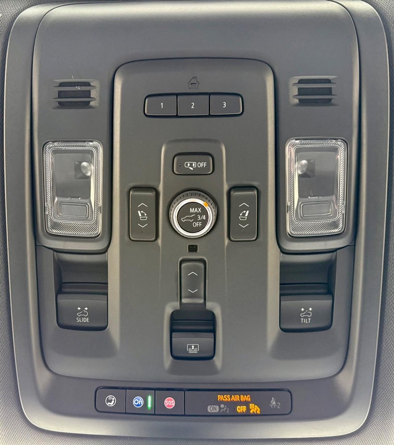 Chevrolet Suburban Vehicle Full-screen Gallery Image 34