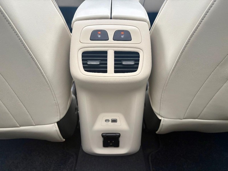 Buick Envision Vehicle Full-screen Gallery Image 12