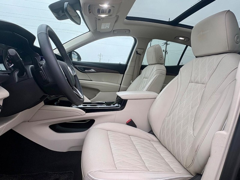 Buick Envision Vehicle Full-screen Gallery Image 32