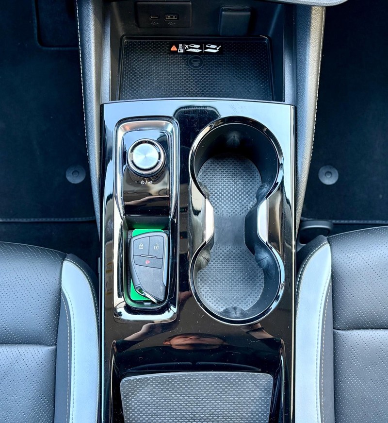 Buick Envision Vehicle Full-screen Gallery Image 14