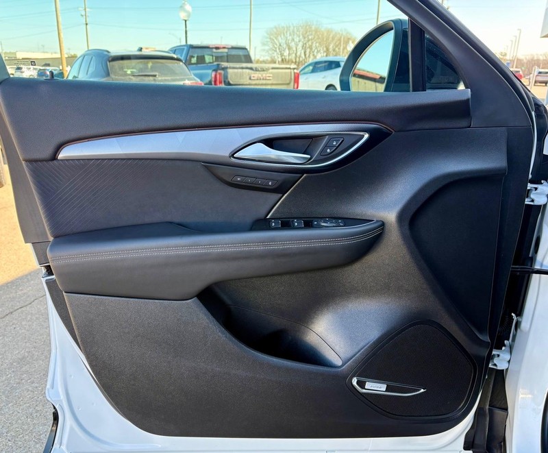 Buick Envision Vehicle Full-screen Gallery Image 16