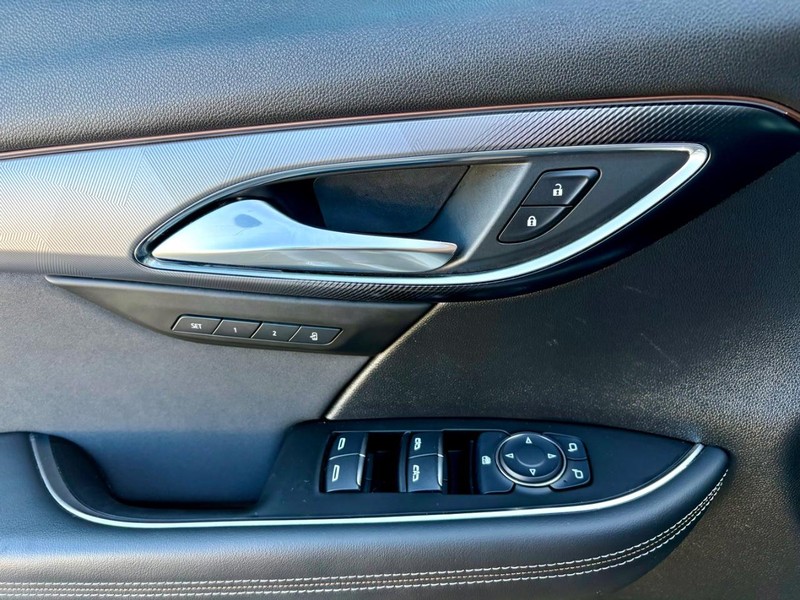 Buick Envision Vehicle Full-screen Gallery Image 17