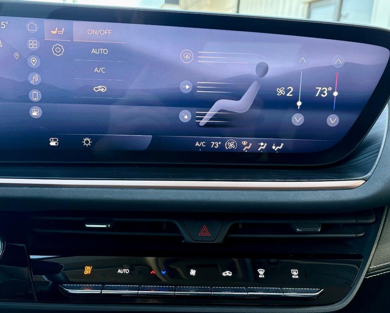 Buick Envision Vehicle Full-screen Gallery Image 28