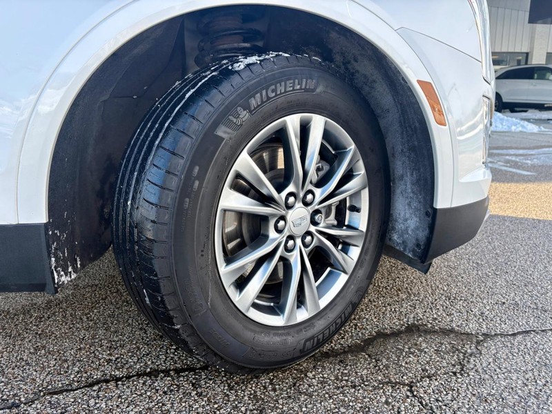 Cadillac XT5 Vehicle Full-screen Gallery Image 10