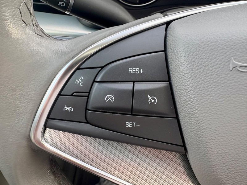 Cadillac XT5 Vehicle Full-screen Gallery Image 20