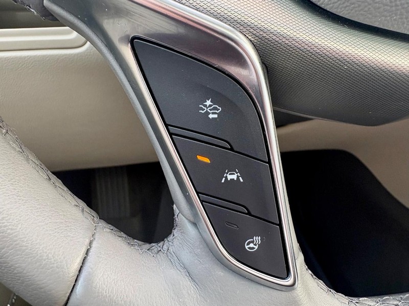 Cadillac XT5 Vehicle Full-screen Gallery Image 22