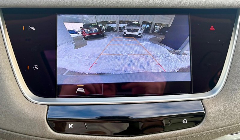 Cadillac XT5 Vehicle Full-screen Gallery Image 27