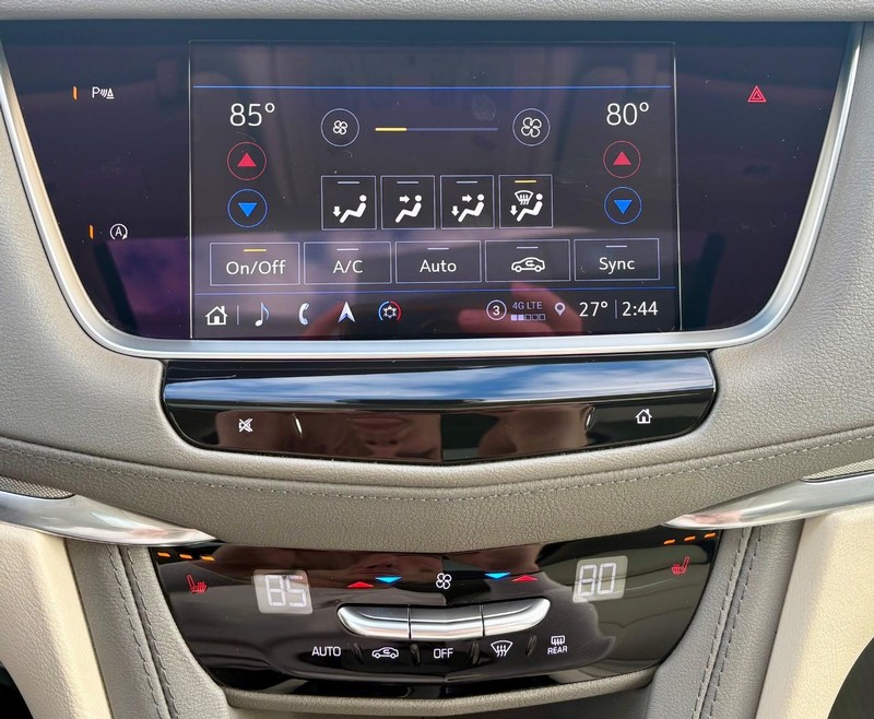 Cadillac XT5 Vehicle Full-screen Gallery Image 28