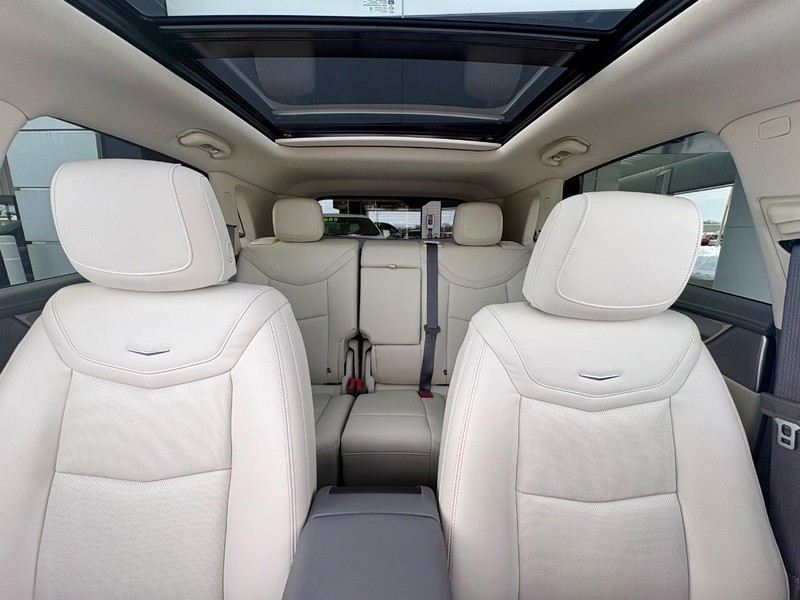 Cadillac XT5 Vehicle Full-screen Gallery Image 29